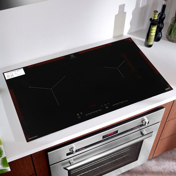 Điều gì khiến bếp từ Electrolux EHI7260BB được đánh giá cao?